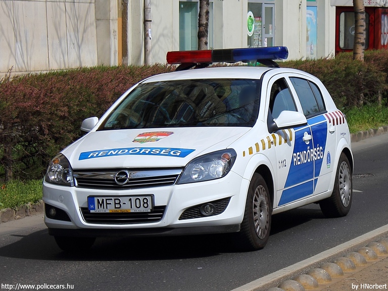 Opel Astra H, fotó: HNorbert
Keywords: rendőrautó rendőrség rendőr magyar Magyarország MFB-108 police policecar hungarian Hungary