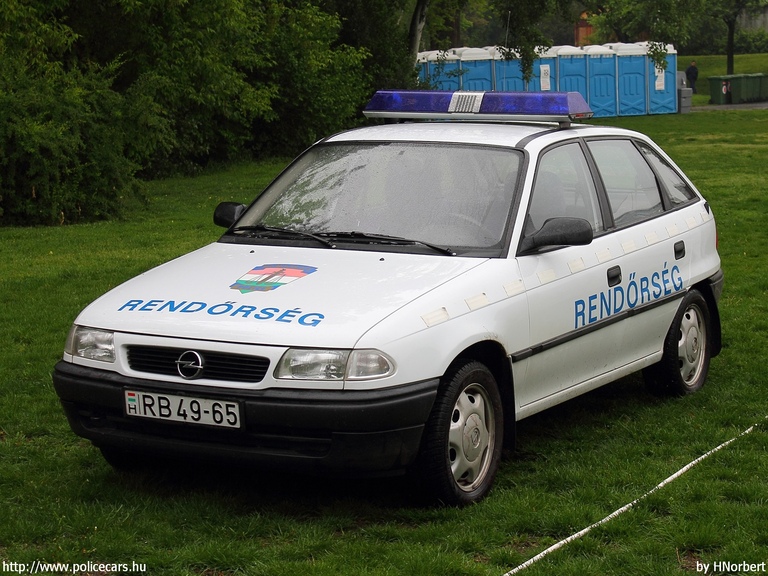 Opel Astra F, fotó: HNorbert
Keywords: rendőr rendőrautó rendőrség magyar Magyarország RB49-65 police policecar hungarian Hungary