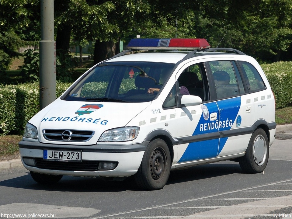 Opel Zafira, fotó: MBen
Keywords: rendőrség rendőrautó rendőr magyar Magyarország JEW-273 police policecar hungarian Hungary