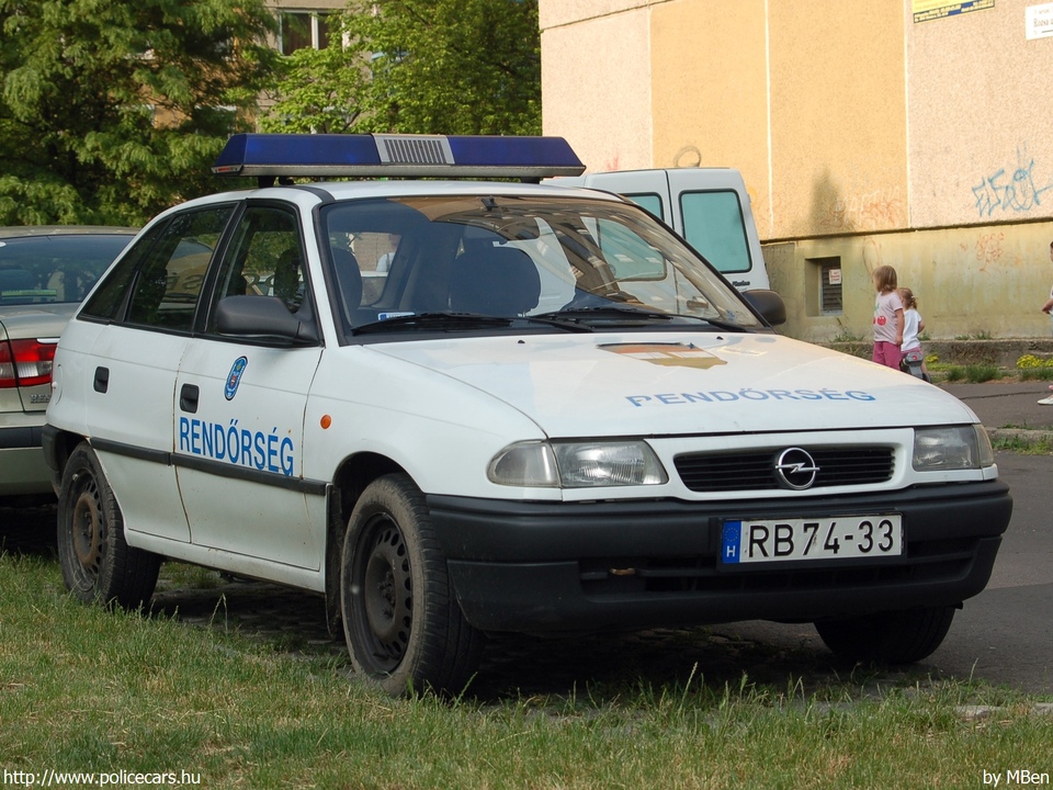 Opel Astra F, fotó: MBen
Keywords: rendőrség rendőrautó rendőr magyar Magyarország RB74-33 police policecar hungarian Hungary