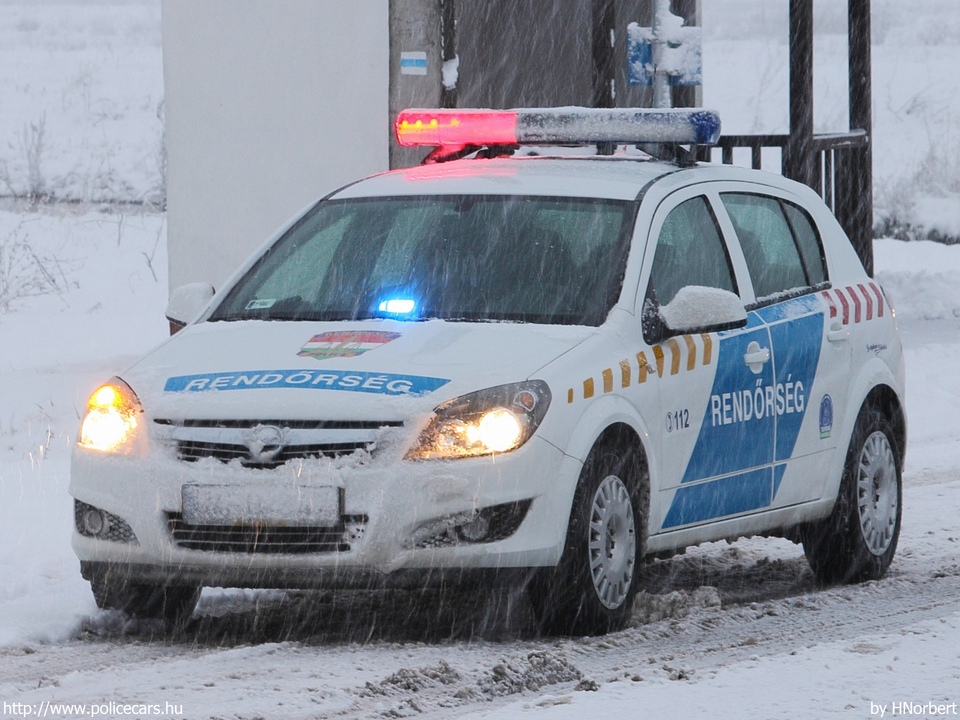 Opel Astra H, fotó: HNorbert
Keywords: rendőrség rendőr rendőrautó magyar Magyarország MFB-348 police policecar hungarian Hungary