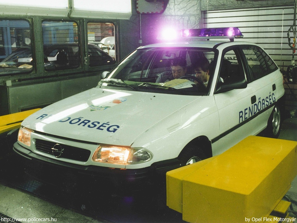 Opel Astra F, fotó: Opel Flex Motorgyár
Keywords: rendőrség rendőr rendőrautó magyar Magyarország police policecar hungarian Hungary