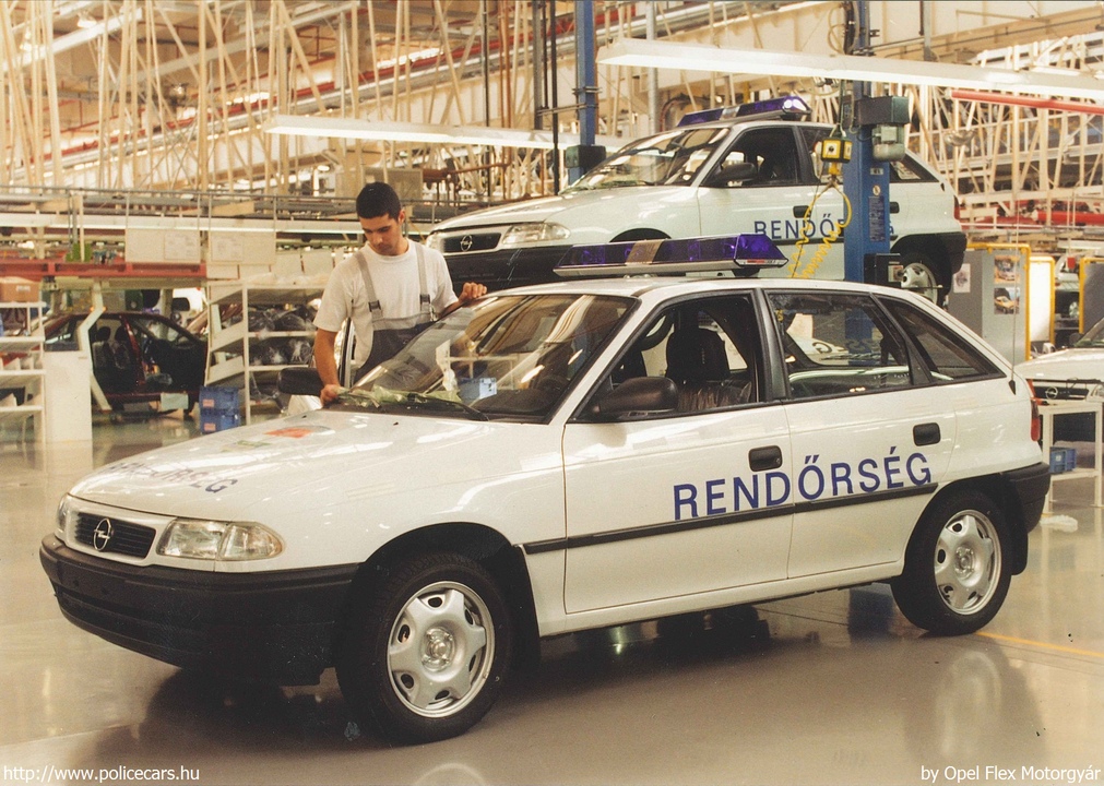 Opel Astra F, fotó: Opel Flex Motorgyár
Keywords: rendőr rendőrautó rendőrség magyar Magyarország police policecar hungarian Hungary