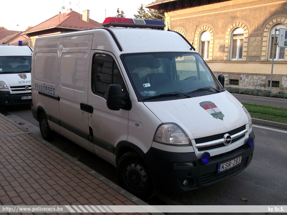Opel Movano, fotó: Sz.S.
Keywords: magyar Magyarország rendőr rendőrautó rendőrség KSR-283 Hungary hungarian police policecar