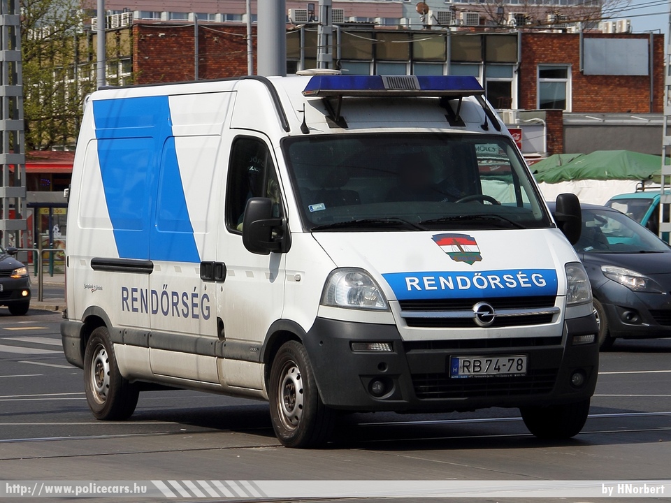 Opel Movano, fotó: HNorbert
Keywords: magyar Magyarország rendőr rendőrautó rendőrség RB74-78 Hungary hungarian police policecar
