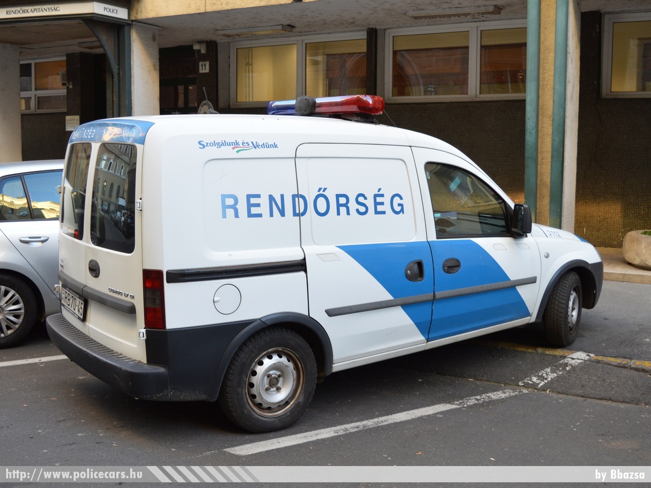 Opel Combo, fotó: Bbazsa
Keywords: magyar Magyarország rendőr rendőrautó rendőrség Hungary hungarian police policecar RB70-45