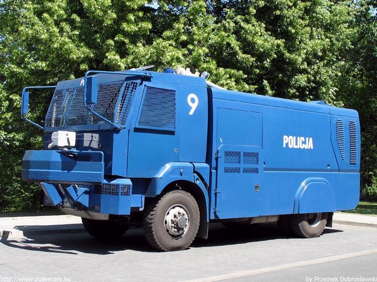 Renault Kerax Tajfun, fotó: Przemek Dobroslawski
Keywords: rendőr rendőrautó rendőrség lengyel Lengyelország