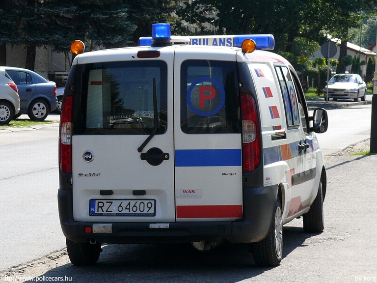 Fiat Dobló, fotó: korij
Keywords: mentő mentőautó lengyel Lengyelország