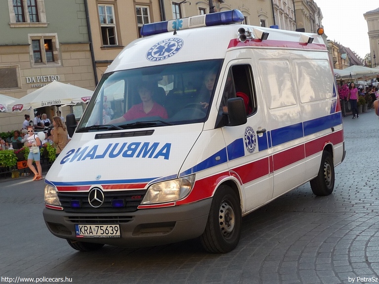 Mercedes-Benz Sprinter, fotó: PetraSz
Keywords: mentő mentőautó lengyel Lengyelország
