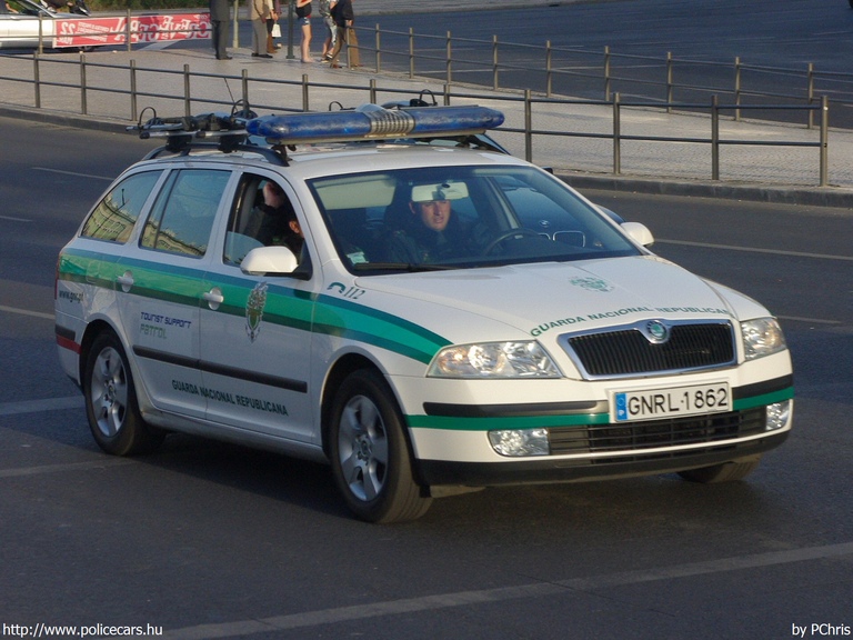 Skoda Octavia II, fotó: PChris
Keywords: portugál Portugália rendőr rendőrautó rendőrség