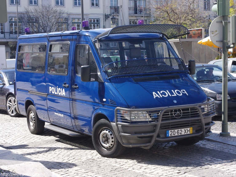 Mercedes Sprinter, fotó: PChris
Keywords: portugál Portugália rendőr rendőrautó rendőrség