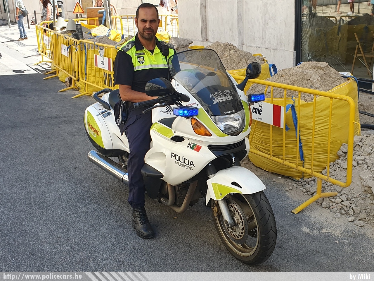 Honda, fotó: Miki
Keywords: portugál Portugália rendőr rendőrmotor rendőrség Portugalia police policebike