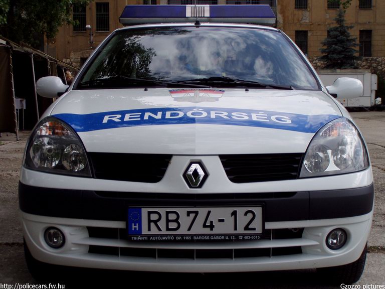 Renault Thalia, fotó: Gzozzo pictures
Keywords: police policecar Hungary hungarian rendőrautó rendőrség rendőr magyar Magyarország RB74-12