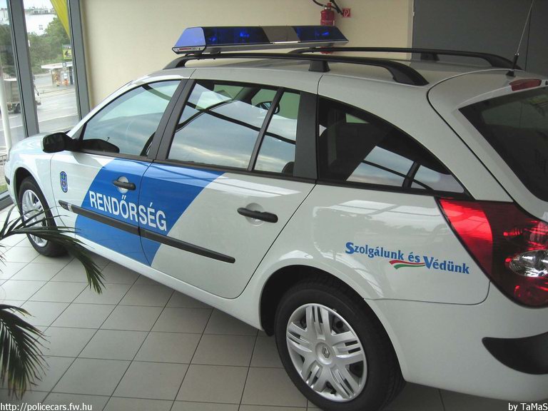 Renault Laguna, fotó: TaMaS
Keywords: police policecar Hungary hungarian rendőrautó rendőrség rendőr magyar Magyarország RB74-40