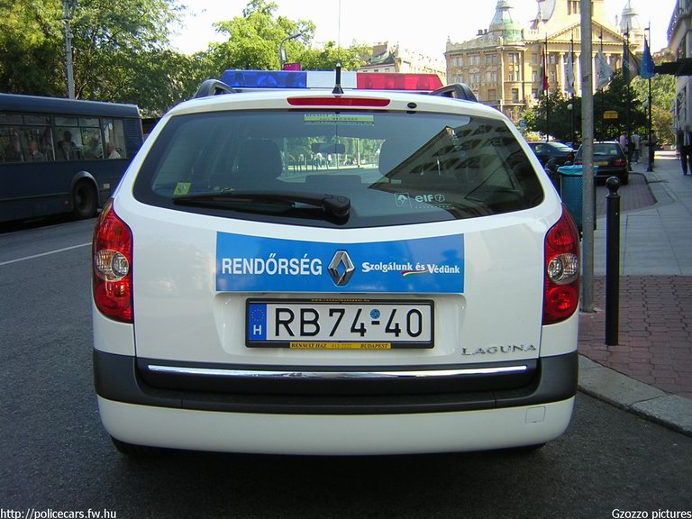 Renault Laguna, fotó: Gzozzo pictures
Keywords: police policecar Hungary hungarian rendőrautó rendőrség rendőr magyar Magyarország RB74-40
