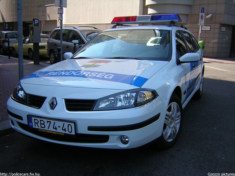 Renault Laguna, fotó: Gzozzo pictures
Keywords: police policecar Hungary hungarian rendőrautó rendőrség rendőr magyar Magyarország RB74-40