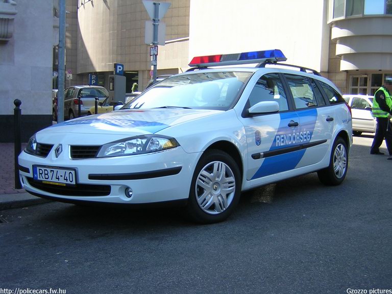Renault Laguna, fotó: Gzozzo pictures
Keywords: police policecar Hungary hungarian rendőrautó rendőrség rendőr magyar Magyarország RB74-40