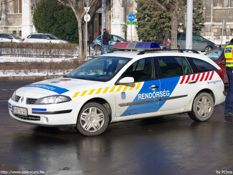 Renault Laguna, fotó: PChris
Keywords: police policecar Hungary hungarian rendőrautó rendőrség rendőr magyar Magyarország RB74-40