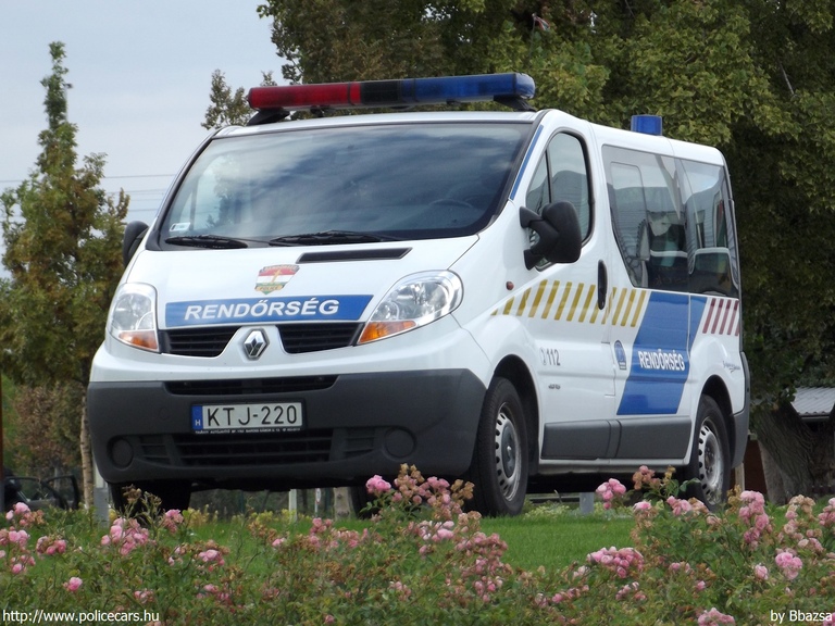 Renault Trafic, fotó: Bbazsa
Keywords: police policecar Hungary hungarian rendőr rendőrautó rendőrség magyar Magyarország KTJ-220