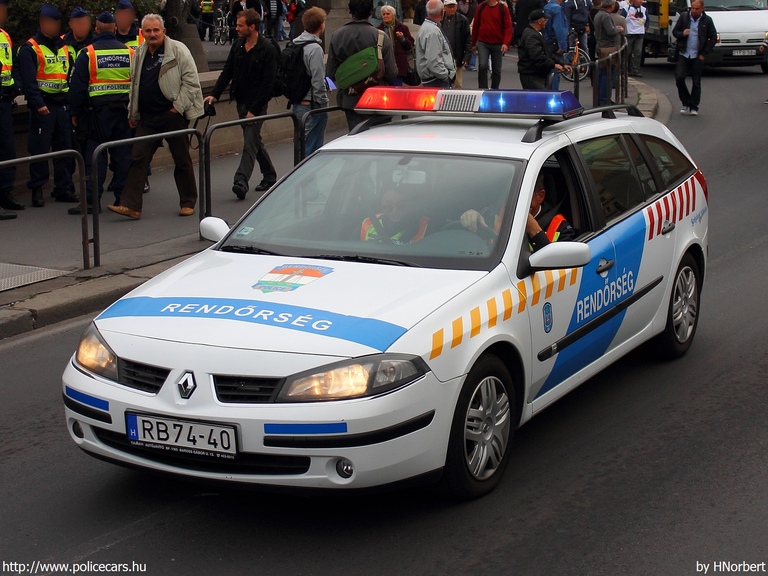 Renault Laguna, fotó: HNorbert
Keywords: police policecar Hungary hungarian rendőr rendőrautó rendőrség magyar Magyarország RB74-40