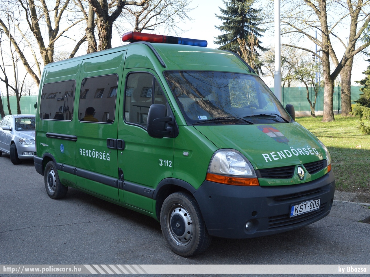 Renault Master, fotó: Bbazsa
Keywords: police policecar Hungary hungarian rendőr rendőrautó rendőrség magyar Magyarország KST-908