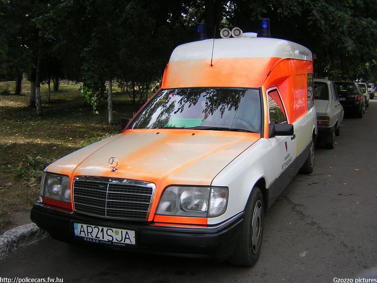 Mercedes E, fotó: Gzozzo pictures
Keywords: román Románia mentő mentőautó