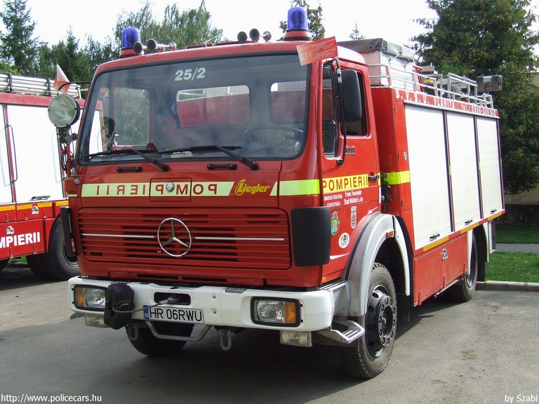 Mercedes-Benz 1017, fotó: Szabi
Keywords: tûzoltó tûzoltóautó tûzoltóság Románia román