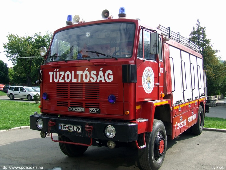 Csepel 744, fotó: Szabi
Keywords: tûzoltó tûzoltóautó tûzoltóság Románia román