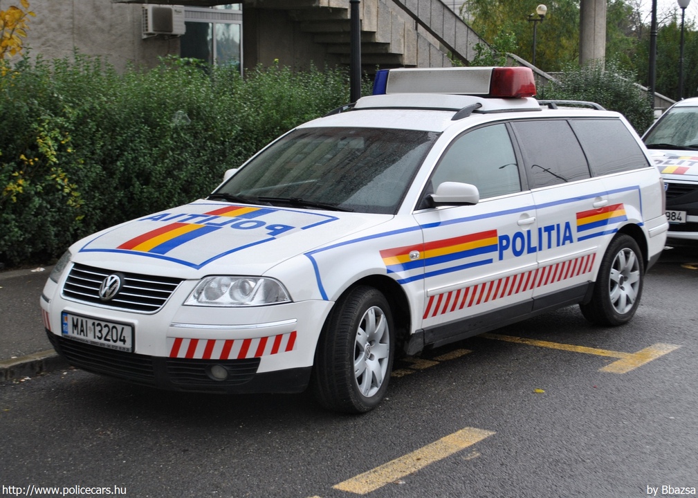 Volkswagen Passat Variant, fotó: Bbazsa
Keywords: román Románia rendőr rendőrautó rendőrség romanian Romania police policecar MAI13204