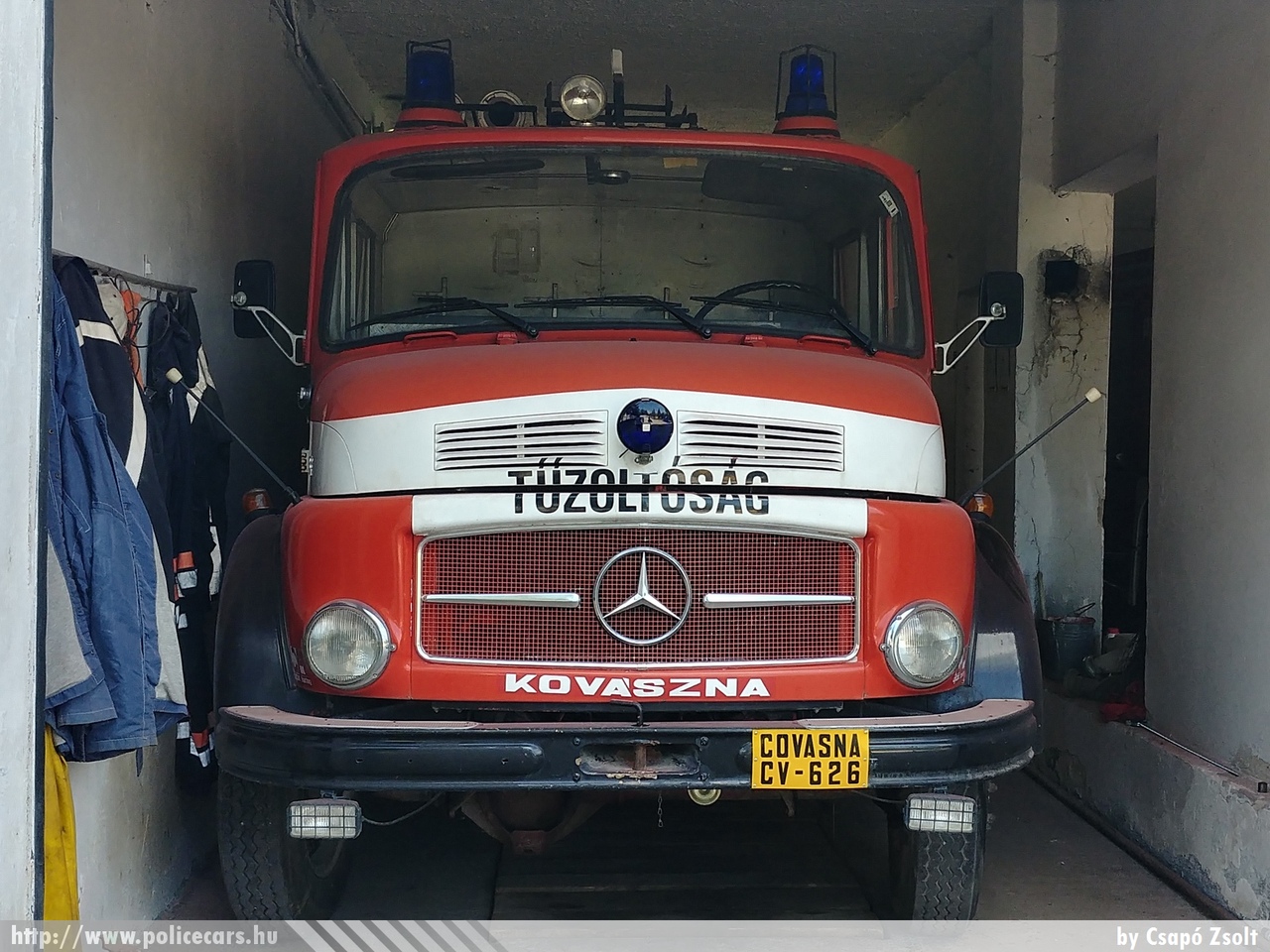 Mercedes-Benz, Kovásznai Önkéntes Tûzoltó Egyesület, fotó: Csapó Zsolt
Keywords: román Románia tûzoltó tûzoltóautó romanian Romania fire firetruck