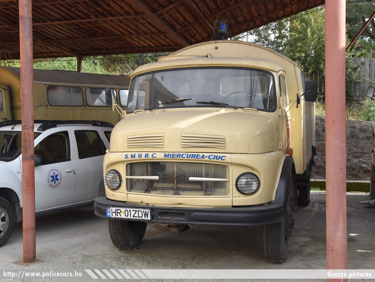 Mercedes-Benz, fotó: Gzozzo pictures
Keywords: román Románia mentő mentőautó romanian Romania ambulance