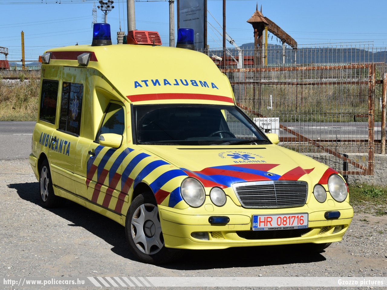 Mercedes Benz E270CDI, fotó: Gzozzo pictures
Keywords: román Románia mentő mentőautó romanian Romania ambulance