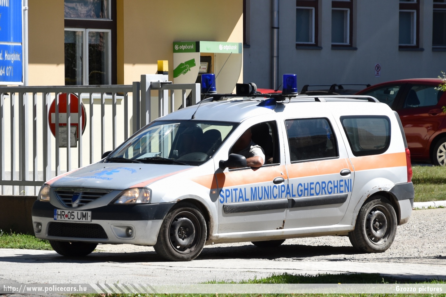 Dacia Logan, fotó: Gzozzo pictures
Keywords: román Románia mentő mentőautó romanian Romania ambulance