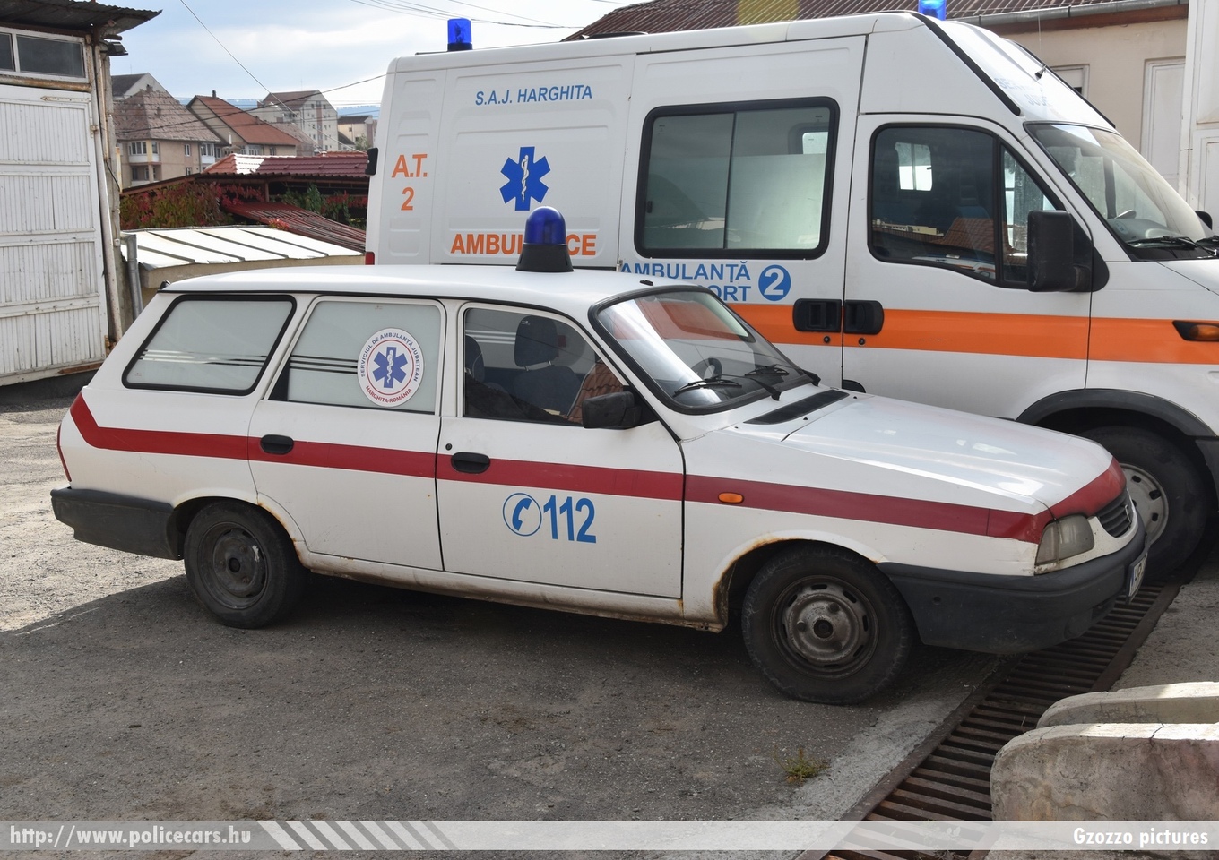 Dacia, fotó: Gzozzo pictures
Keywords: román Románia mentő mentőautó romanian Romania ambulance