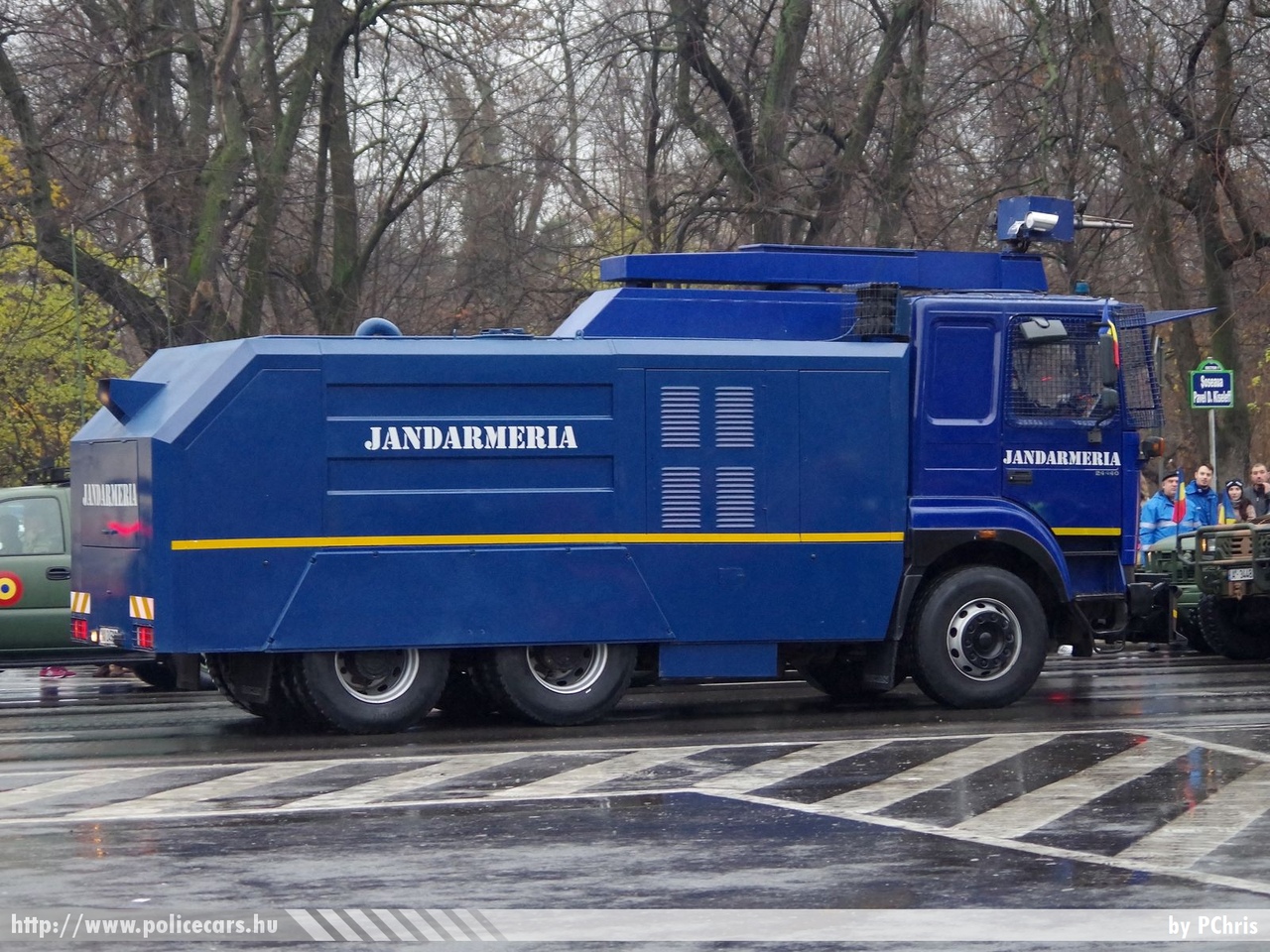 Roman Diesel 24.400DF vízágyú, fotó: PChris
Keywords: jandarmeria csendőrség rendőr rendőrautó rendőrség román Románia police policecar Romania romanian