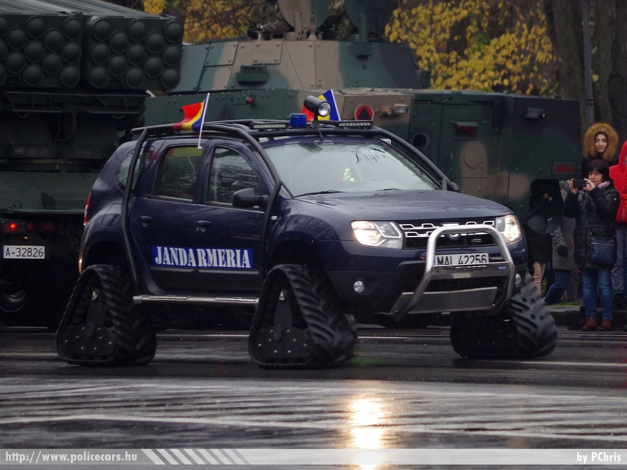 Dacia Duster, fotó: PChris
Keywords: jandarmeria rendőr rendőrautó rendőrség román Románia csendőrség 