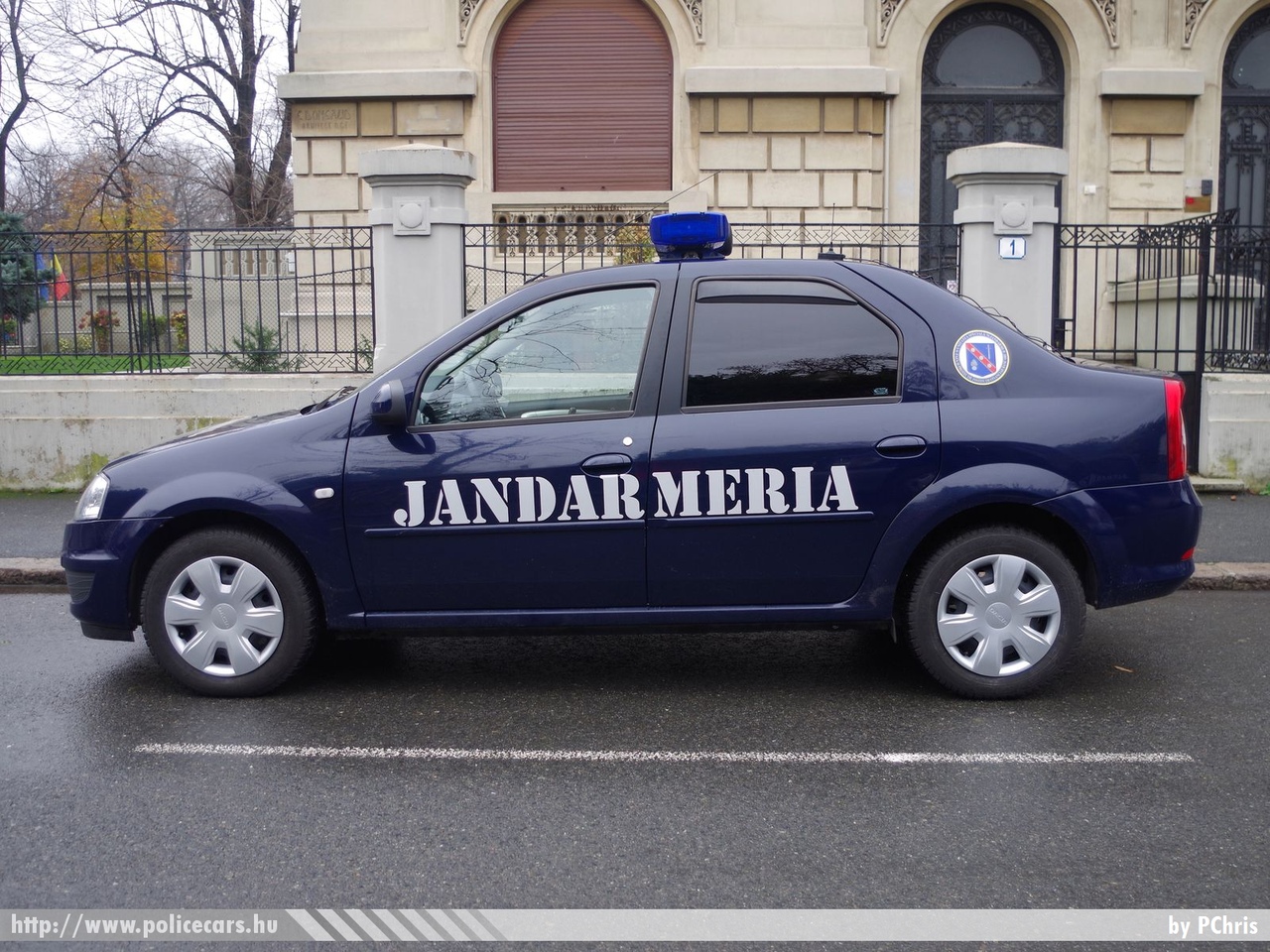 Dacia Logan, fotó: PChris
Keywords: jandarmeria rendőr rendőrautó rendőrség román Románia csendőrség 