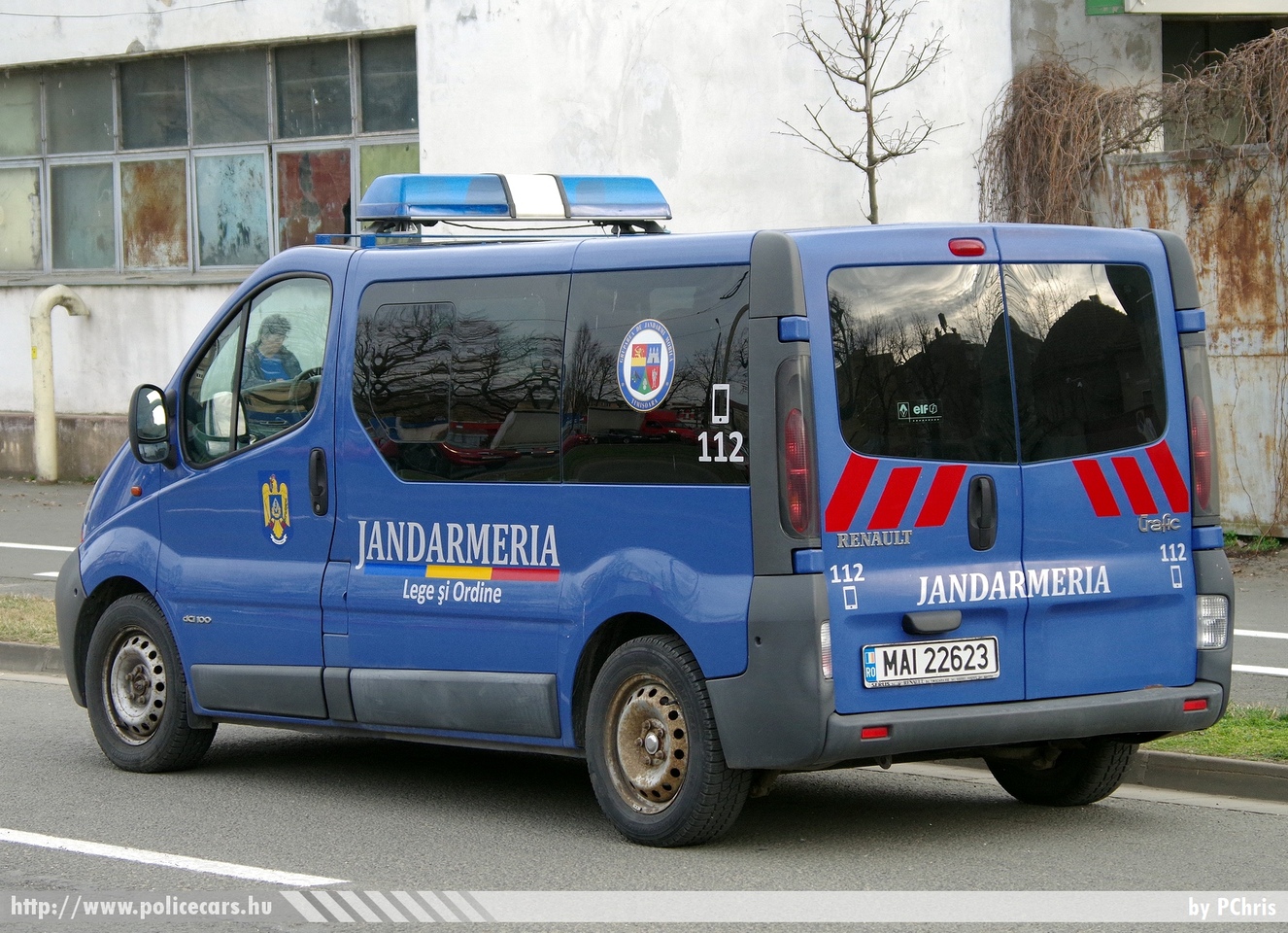 Renault Trafic, Jandarmeria, fotó: PChris
Keywords: jandarmeria rendőr rendőrautó rendőrség román Románia csendőrség romanian police policecar