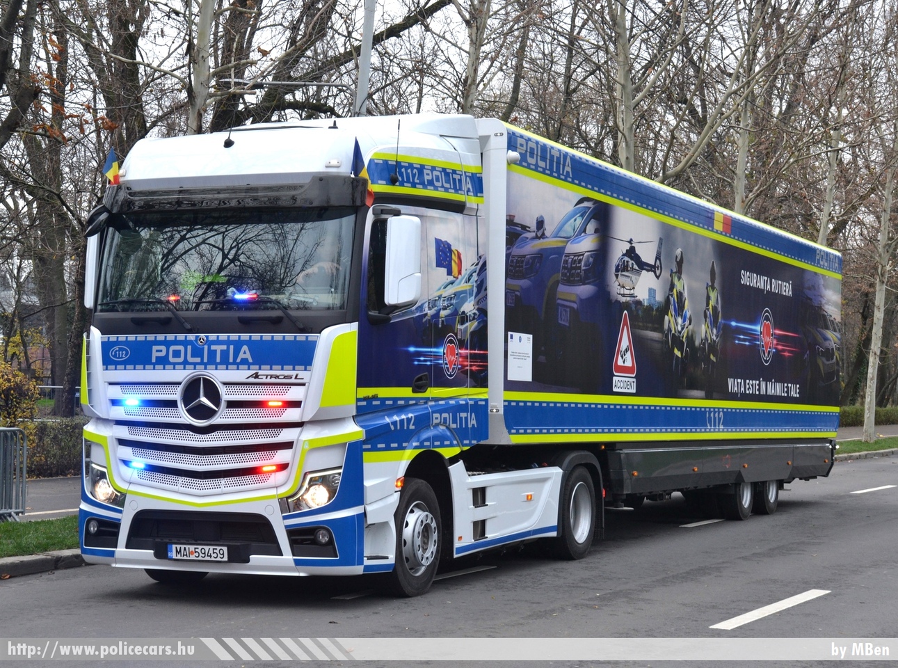 Mercedes Actros L, Politia Romana, fotó: MBen
Keywords: román Románia rendőr rendőrautó rendőrség police policecar Romanian Romania politia
