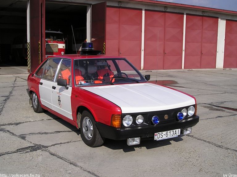 Tatra, fotó: Ürge
Keywords: Szlovákia szlovák tûzoltó tûzoltóautó tûzoltóság fire firetruck Slovakia slovakian