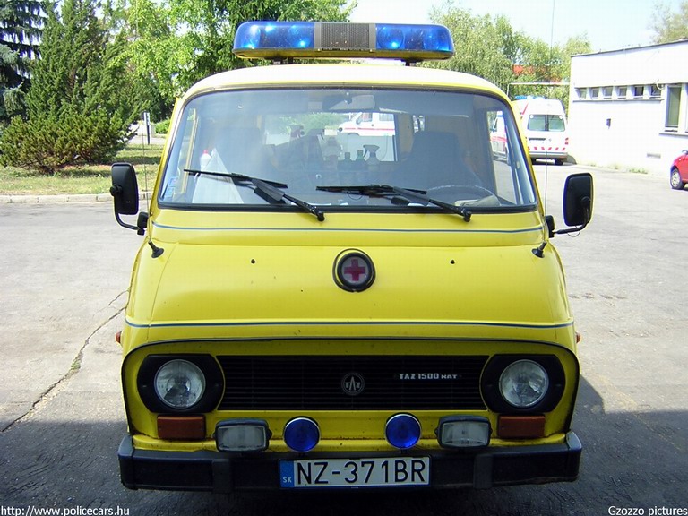 Skoda TAZ 1203, fotó: Gzozzo pictures
Keywords: Szlovákia szlovák mentő mentőautó ambulance Slovakia slovakian