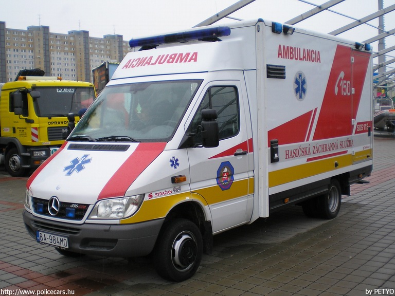 Mercedes Sprinter, fotó: PETYO
Keywords: Szlovákia szlovák mentő mentőautó ambulance Slovakia slovakian