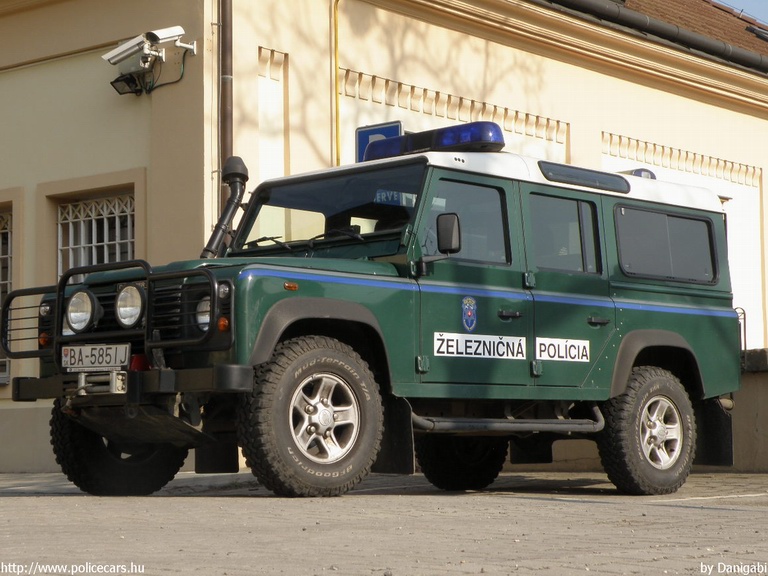 Land Rover Defender, fotó: Danigabi
Keywords: Szlovákia szlovák rendőrség rendőrautó rendőr police policecar Slovakia slovakian