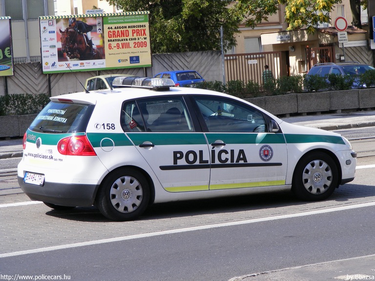 Volkswagen Golf V, fotó: Bbazsa
Keywords: Szlovákia szlovák rendőrség rendőrautó rendőr police policecar Slovakia slovakian