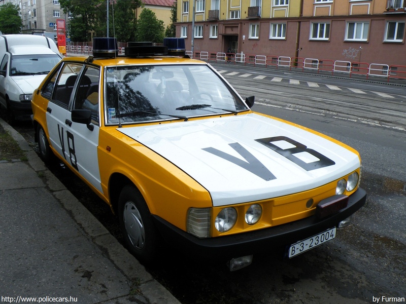 TATRA 613, fotó: Furman
Keywords: szlovák Szlovákia rendőr rendőrautó rendőrség police policecar Slovakia slovakian