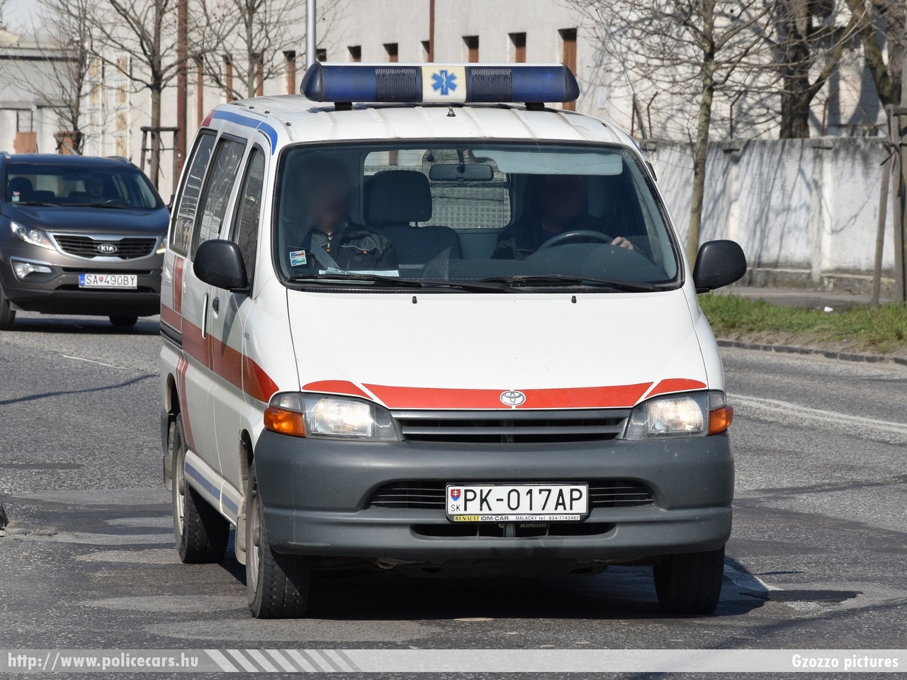 Toyota Hiace, fotó: Gzozzo pictures
Keywords: mentő mentőautó szlovák Szlovákia ambulance Slovakia slovakian PK-017AP
