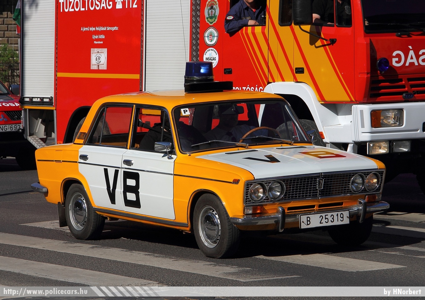 Lada VAZ 2103 1500, fotó: HNorbert
Keywords: szlovák Szlovákia rendőr rendőrautó rendőrség police policecar Slovakia slovakian VB