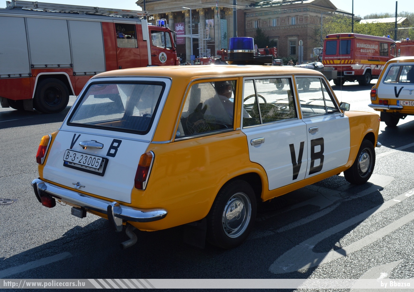 Lada VAZ 2102, fotó: Bbazsa
Keywords: szlovák Szlovákia rendőr rendőrautó rendőrség police policecar Slovakia slovakian VB