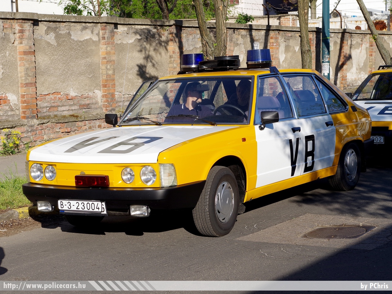 Tatra 613, fotó: HNorbert
Keywords: szlovák Szlovákia rendőr rendőrautó rendőrség police policecar Slovakia slovakian VB