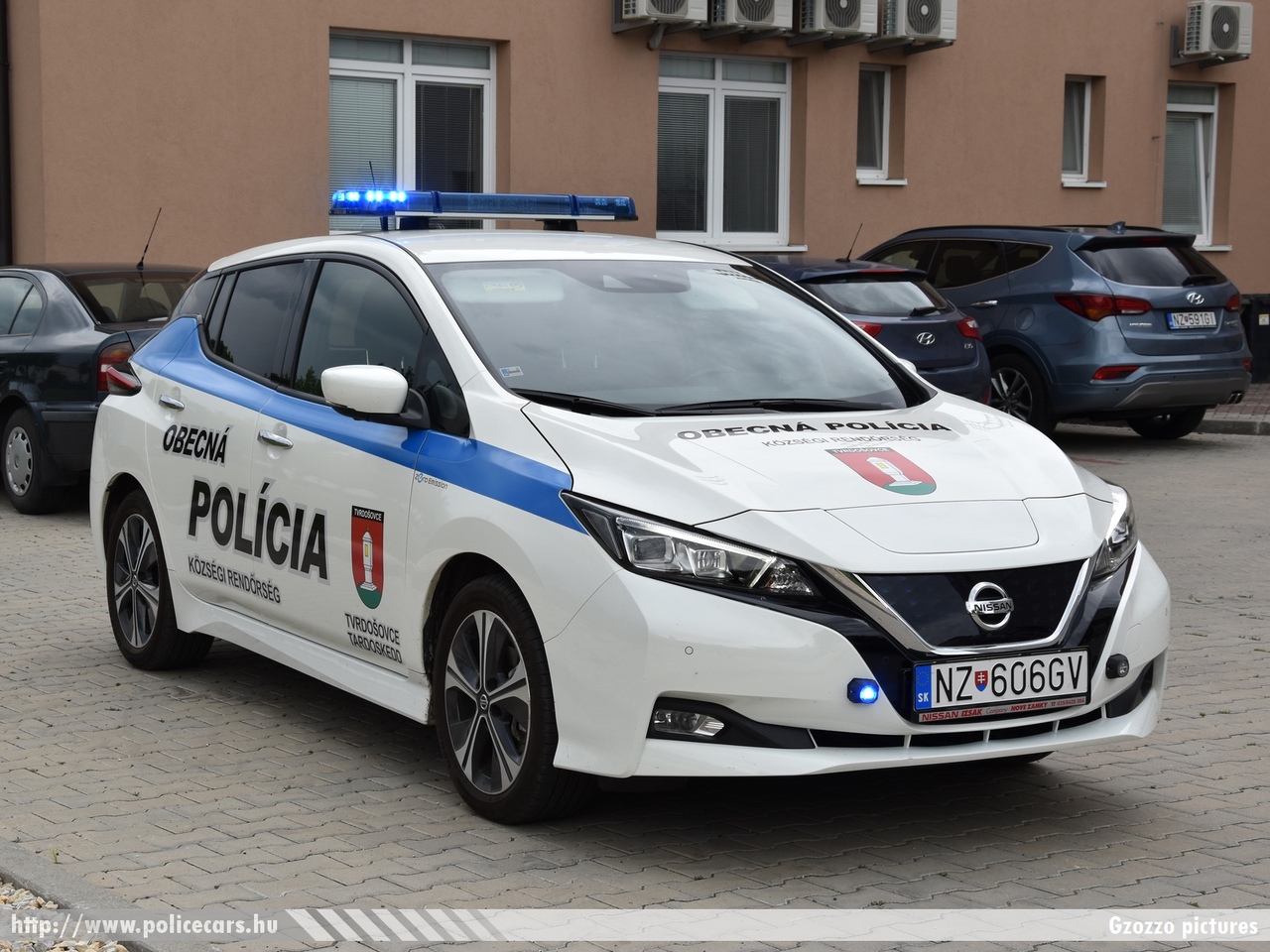 Nissan Leaf, Tardoskeddi Községi Rendõrség (Obecná Polícia Tvrdosovce), fotó: Gzozzo pictures
Keywords: szlovák Szlovákia rendőr rendőrautó rendőrség police policecar Slovakia slovakian